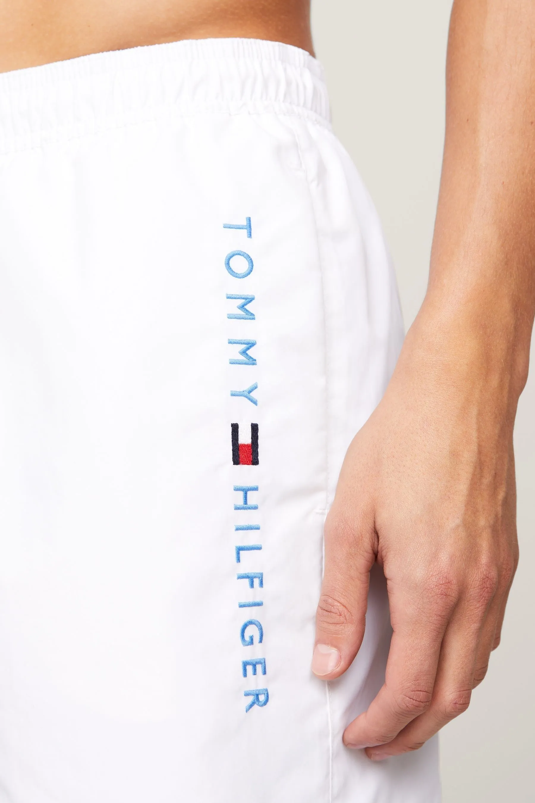 Tommy Hilfiger - Shorts da bagno media con logo e coulisse    
